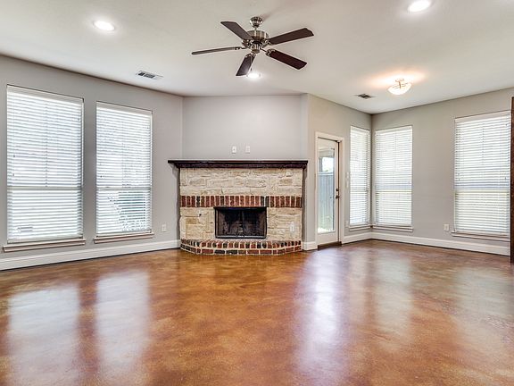 3128 Waits, Fort Worth, Texas. Off-campus home within walking distance of TCU. Living room.