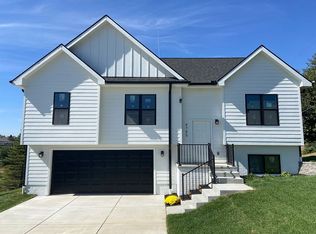 4745 Circle Dr, Blair, NE 68008