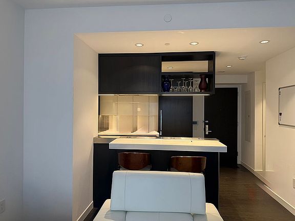 5th image of 252 South St Unit 33N