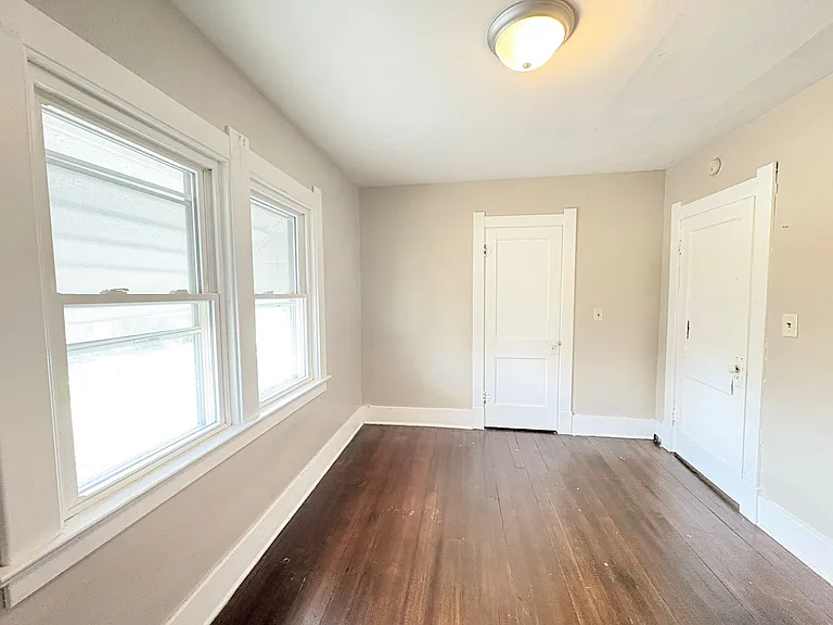 261 E Lake St — Photo 16