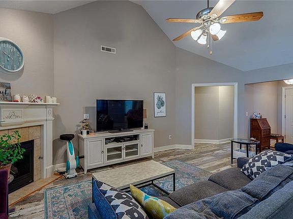 4th image of 625 N Fox Meadows Ln