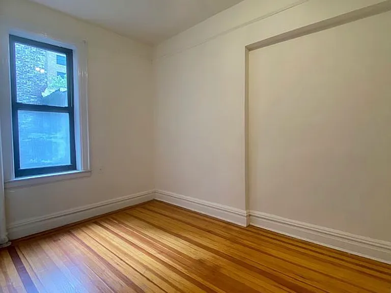 235 E 50th St #61 — Photo 3