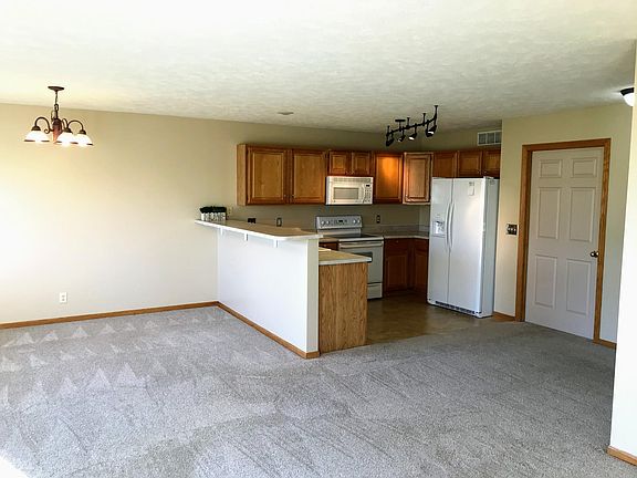 3rd image of 8833 Venice Ln
