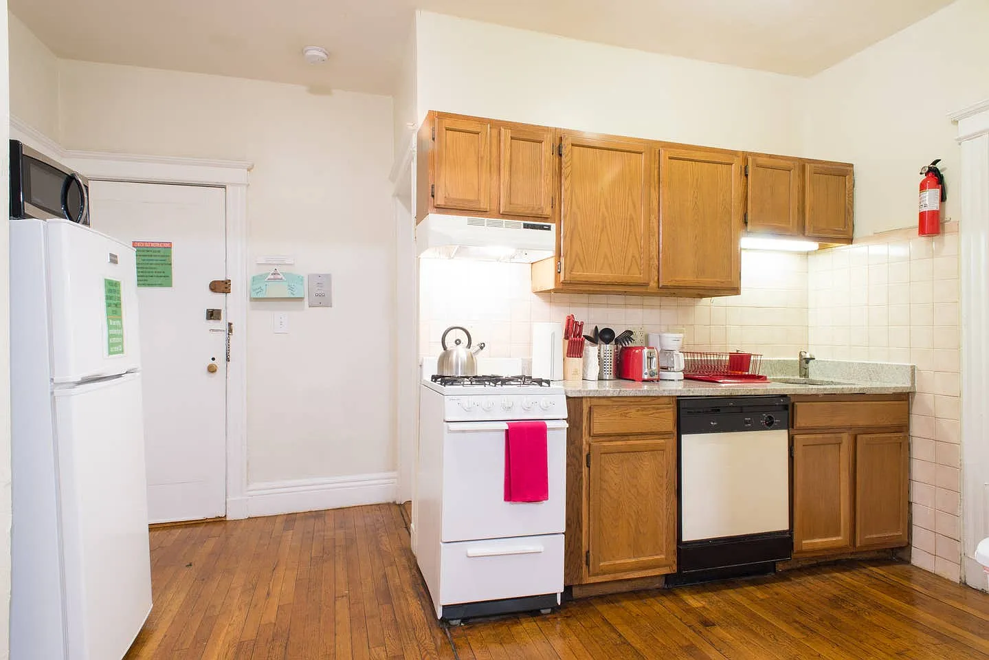 2 bed, 750 sqft, $3,500 — Photo 2