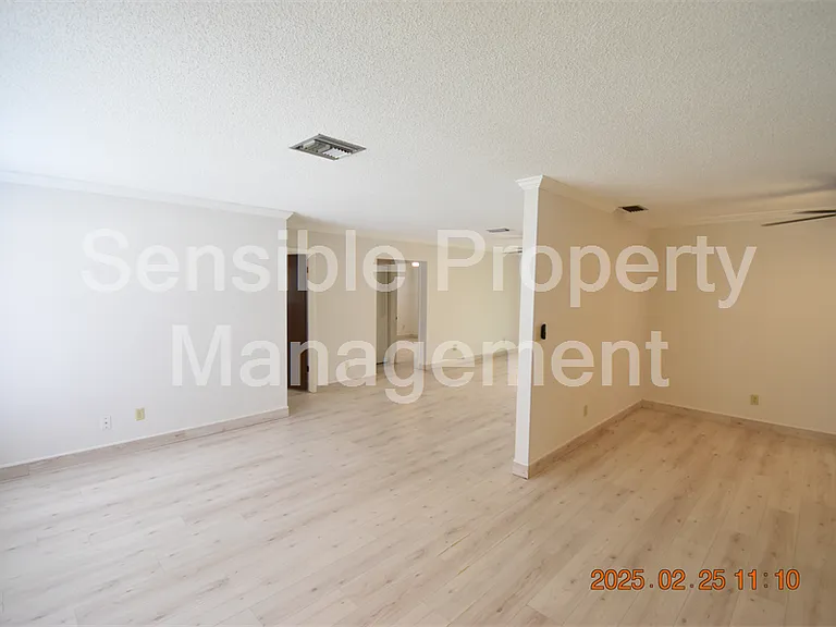 12217 104th Ln — Photo 2