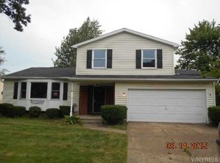 118 Continental Dr, Lockport, NY