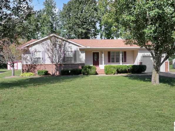 68 Cambridge Dr, Murray, KY 42071