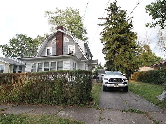2nd image of 211 71st St