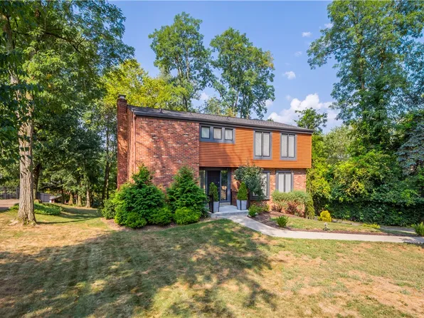 2516 Edgewood Dr, Pittsburgh, PA 15241