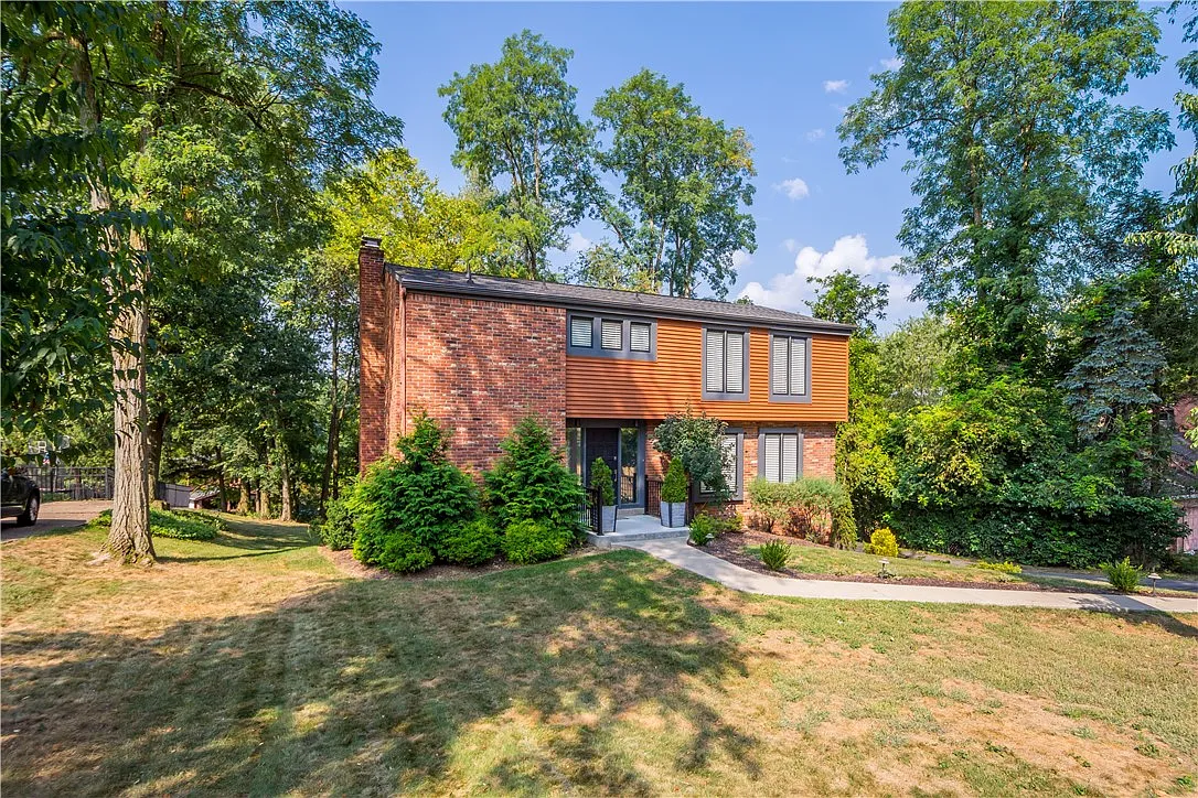 2516 Edgewood Dr photo 1