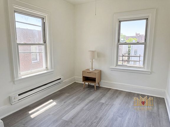 5th image of 640 E 239th St #2