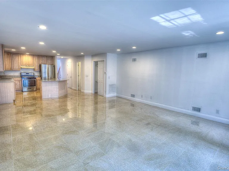 12 Yennicock Ave — Photo 7