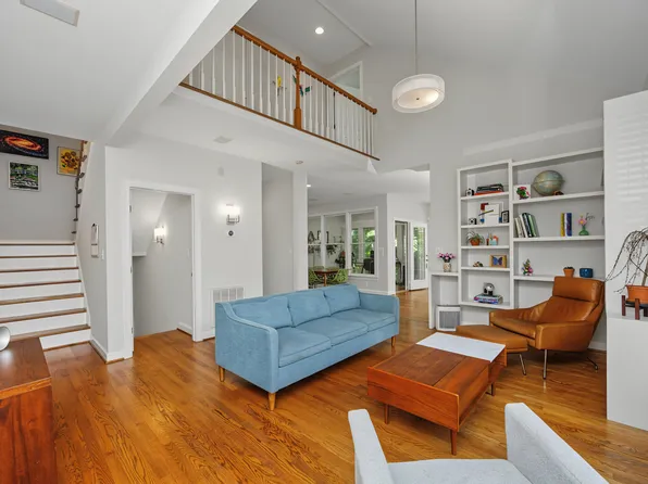 208 Columbia Pl W, Chapel Hill, NC 27516