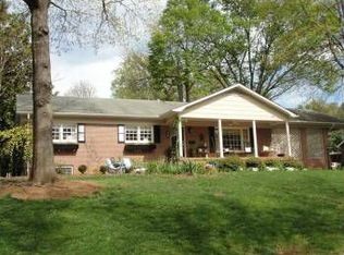 538 2nd St NW, Hickory, NC 28601