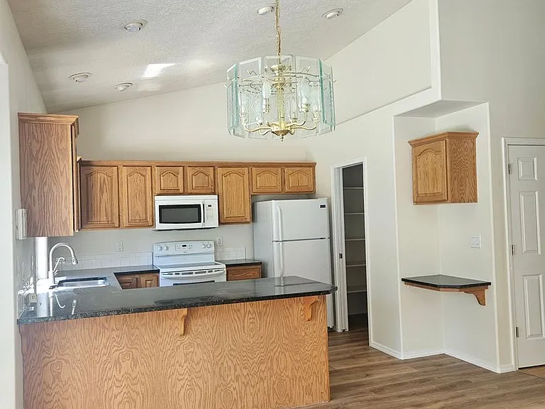 3354 N Summerfield Way — Photo 2