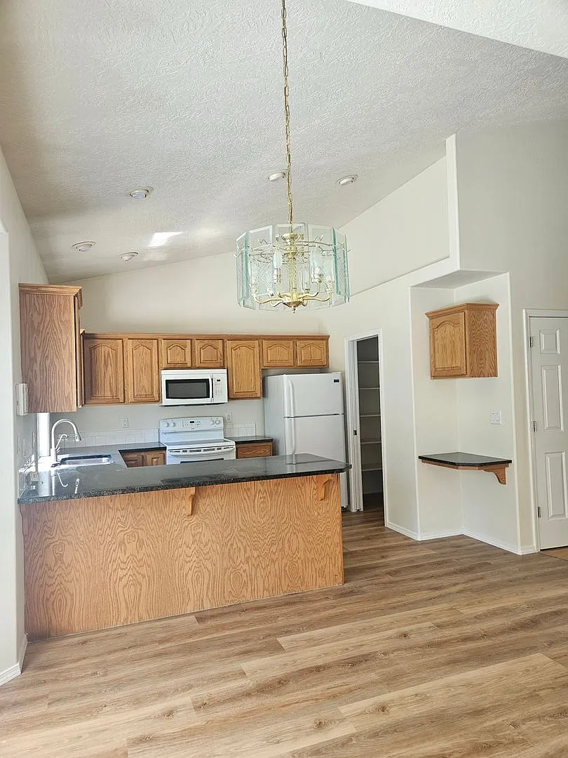 Building Photo - 3354 N Summerfield Way