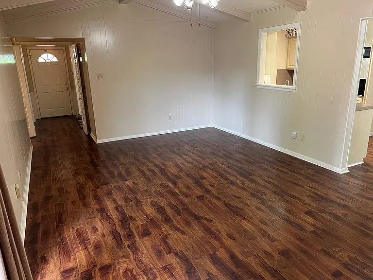 1918 Courtney Dr — Photo 9