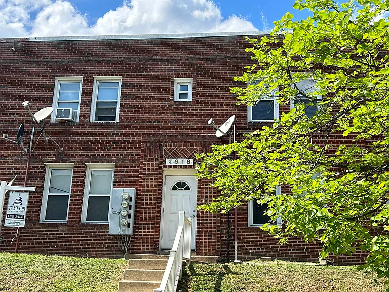 1918 I St NE #1 — Photo 14