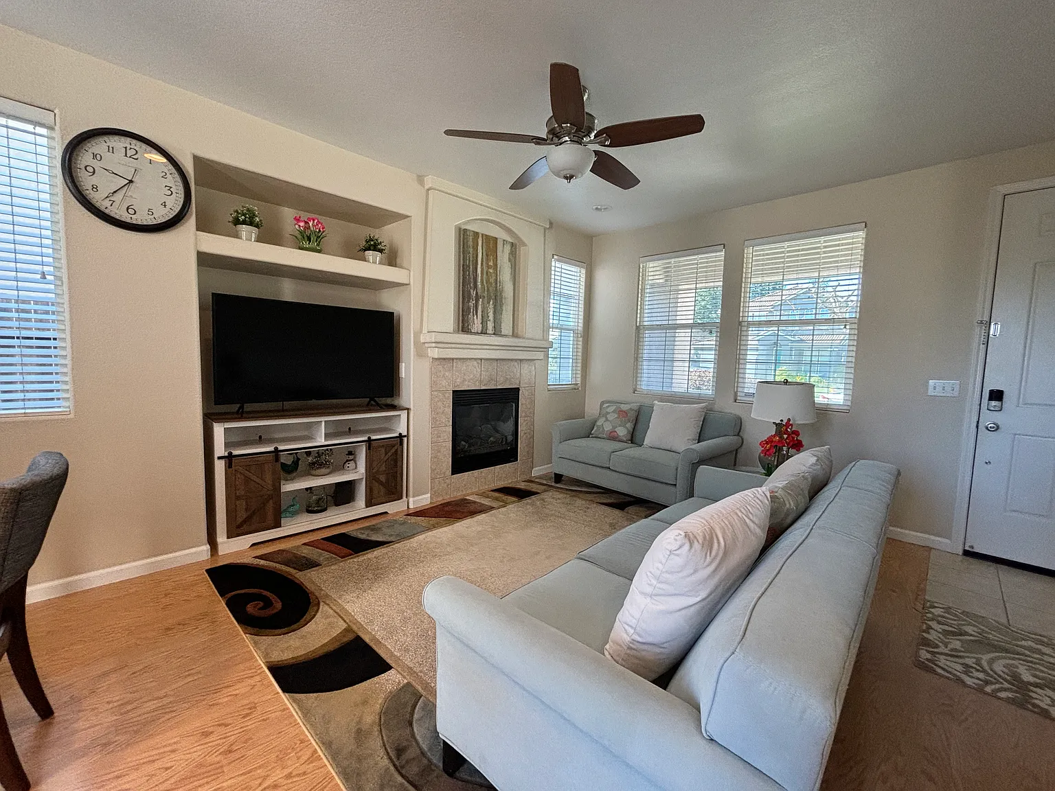 3 bed, 1241 sqft, $2,750 — Photo 2