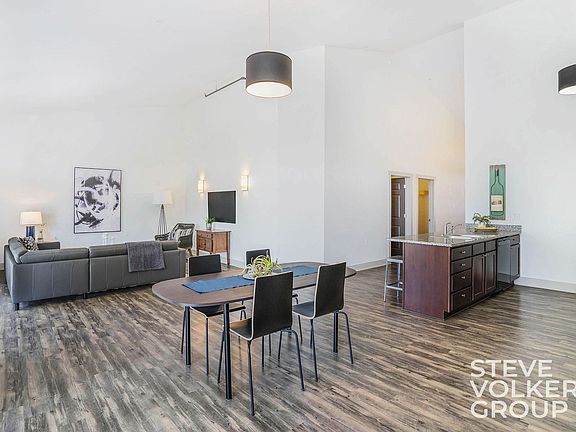 4th image of 600 7th St NW Unit 306