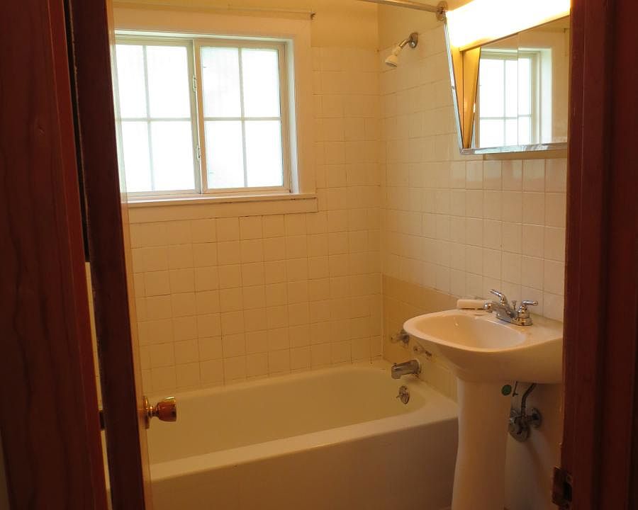 2nd image of 118 N 16th St