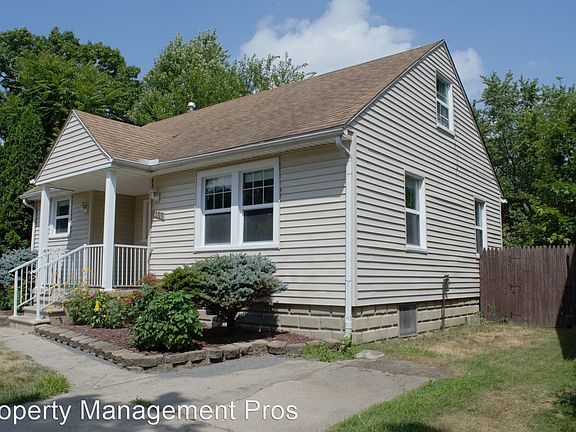 2nd image of 1107 Wyandotte Ave
