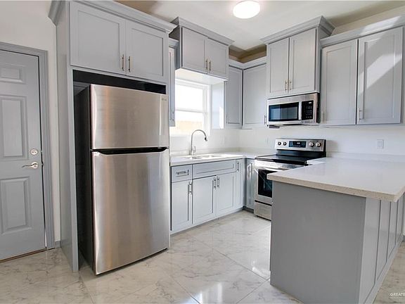 4th image of 805 N Maryland St
