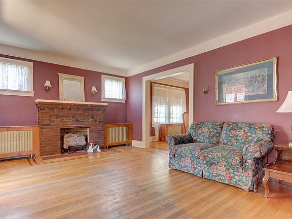 5th image of 24 James St N