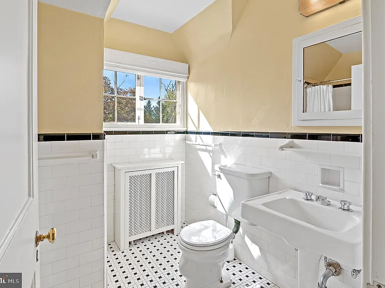 7704 Crossland Rd — Photo 42