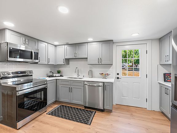 4th image of 1339 Garrison Ave #B