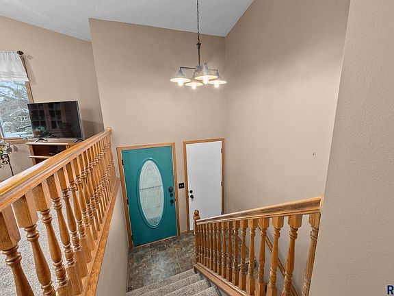 5th image of 116 W Birchwood Dr