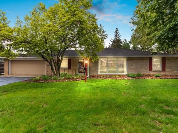 515 S Washington St, Combined Locks, WI 54113
