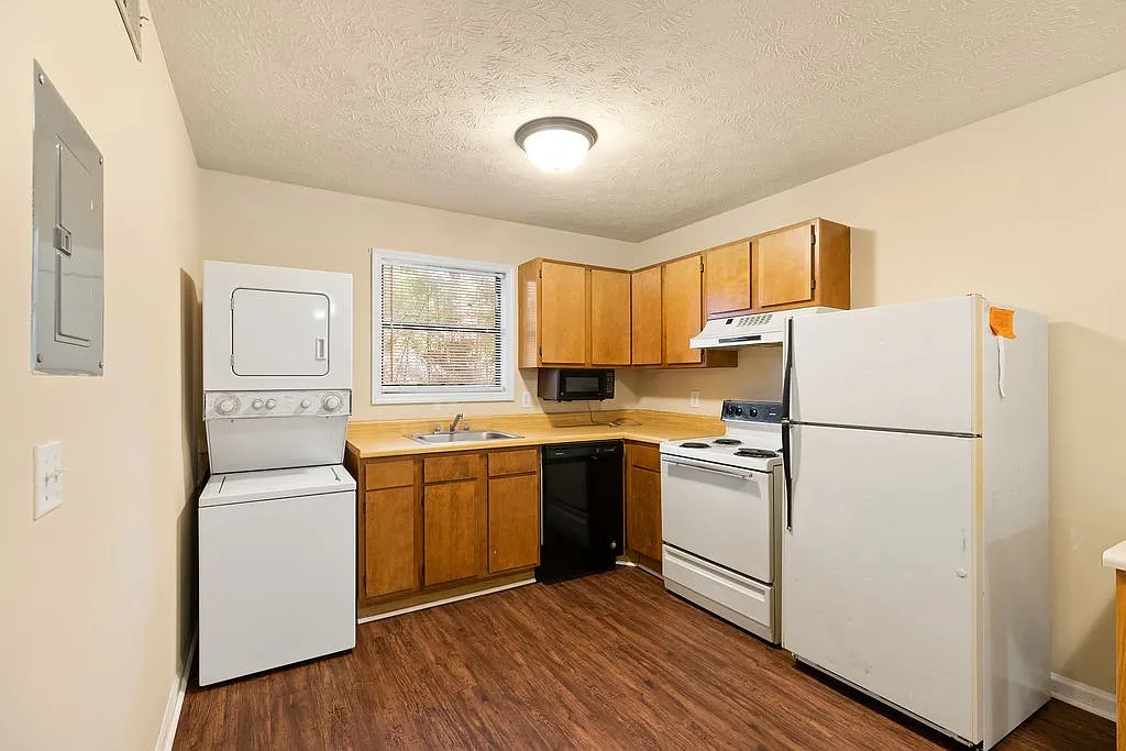 2 bed, 855 sqft, $1,200 — Photo 3