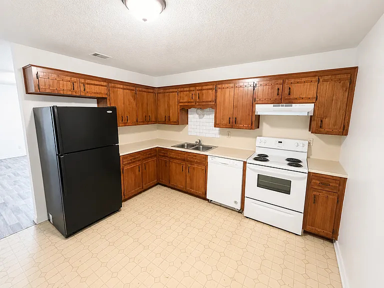 4805 Cedarhill Cir — Photo 4