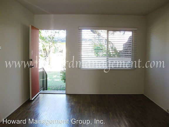 4th image of 1920 Cloverfield Blvd APT 3