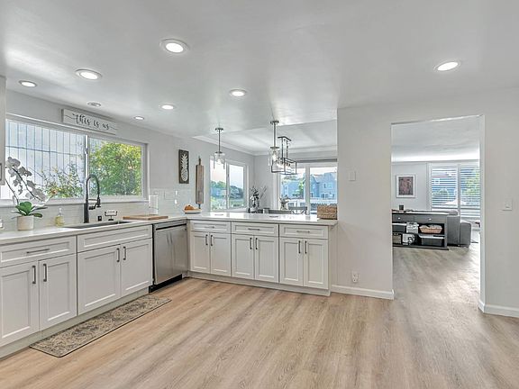 3rd image of 2589 Topaz Drive