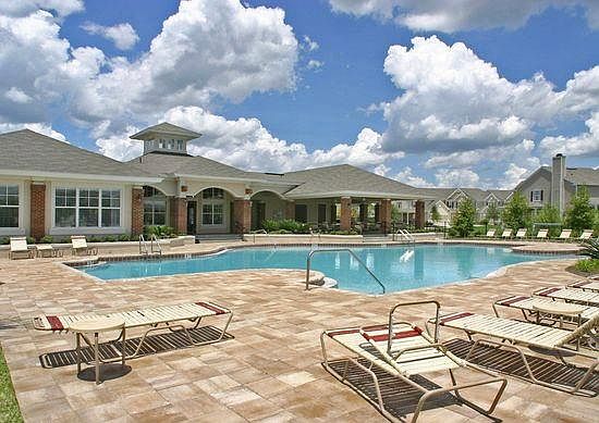 Main pool & clubhouse