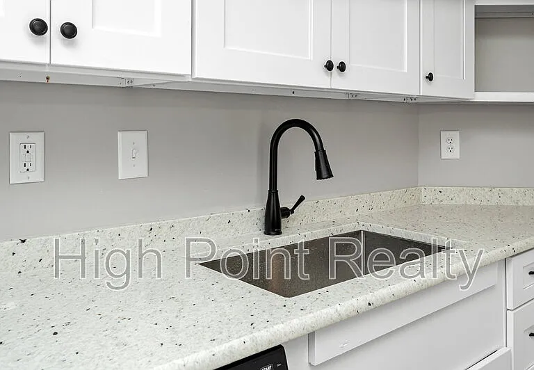 85 Smith Glen Dr — Photo 36