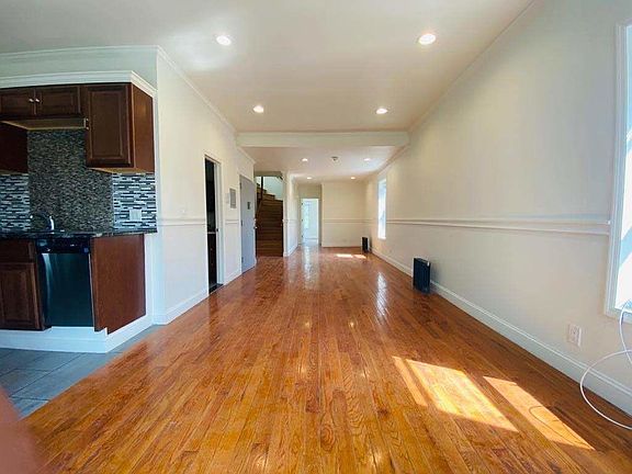 4th image of 597 Greene Ave #3