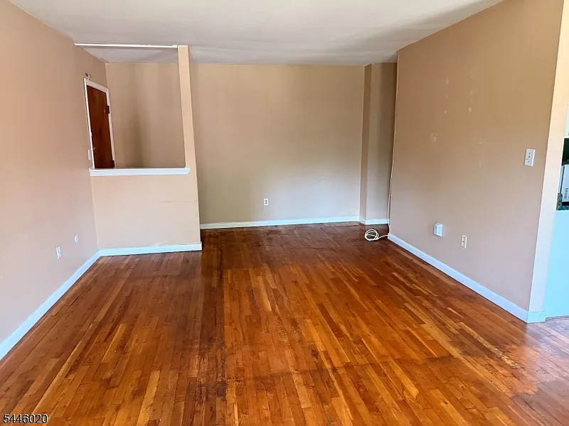 1 bed, 1.0 bath, $1,800 — Photo 2