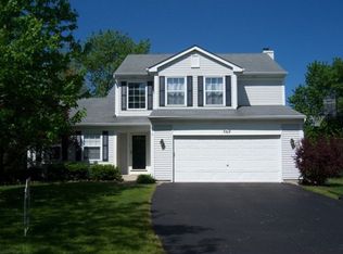 562 Waterford Dr, Oswego, IL 60543