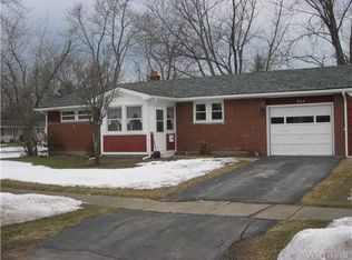 584 Applewood Dr, Youngstown, NY 14174