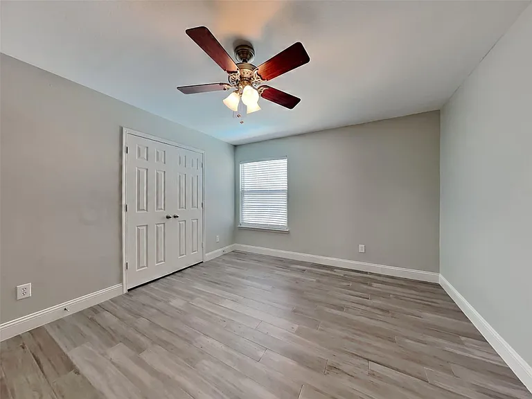 527 Laurel Ln — Photo 18