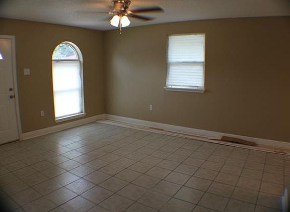 3rd image of 2713 Isabelle Dr