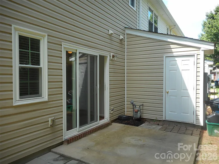 322 Deep Water Ln — Photo 11