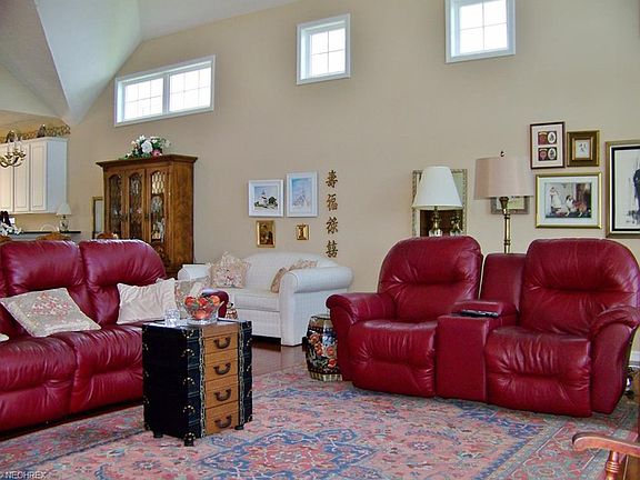 2nd image of 3946 Hedgewood Dr