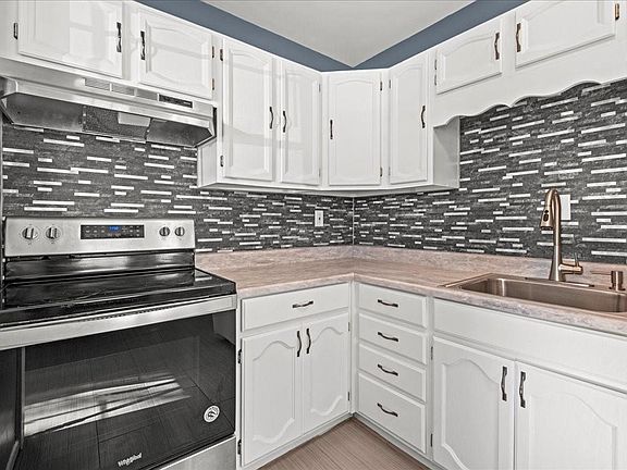 5th image of 2918 W 46th Ave