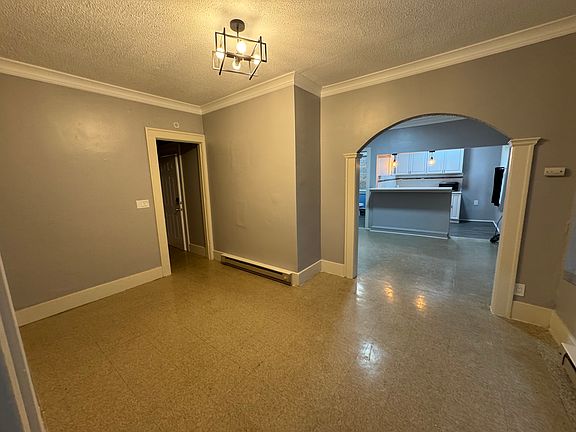4th image of 898-902 Portland Ave #3