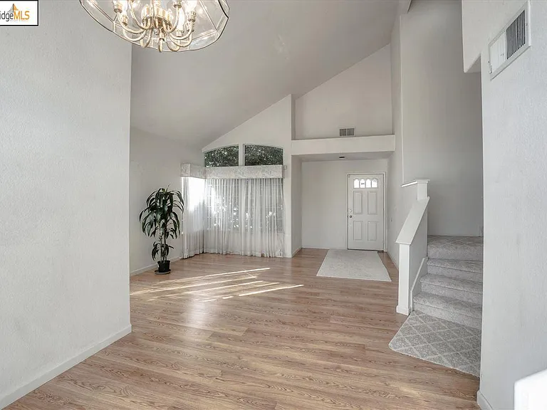 4973 Ridgeview Dr — Photo 6