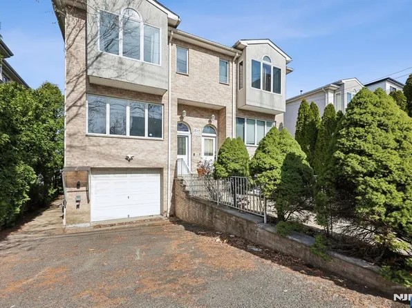 2043 Fletcher Ave, Fort Lee, NJ 07024